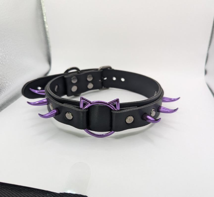 "Claws Out" Collar