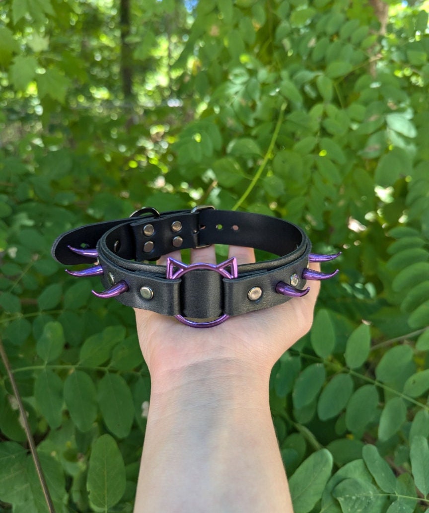 "Claws Out" Collar