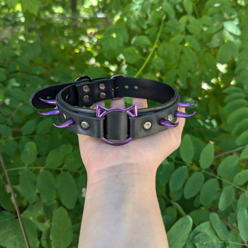 "Claws Out" Collar