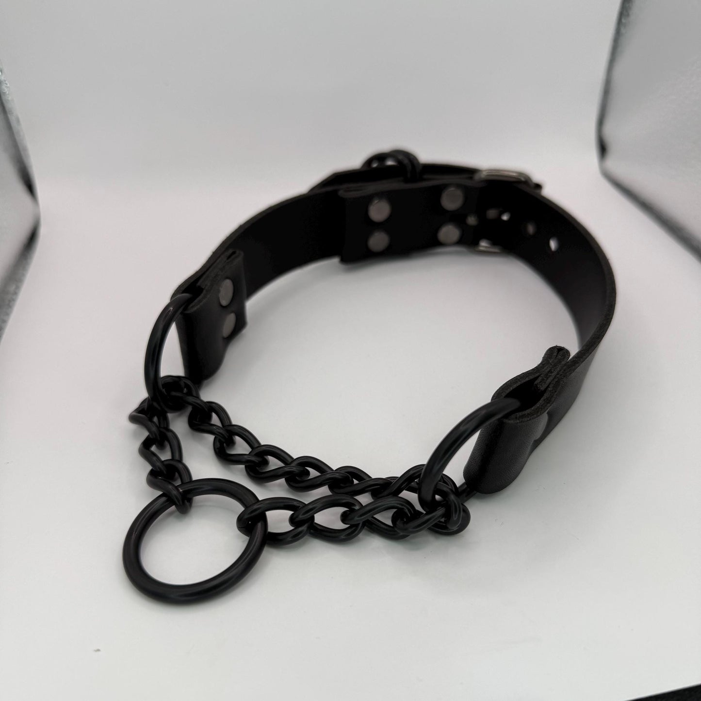 Black Martingale Choker