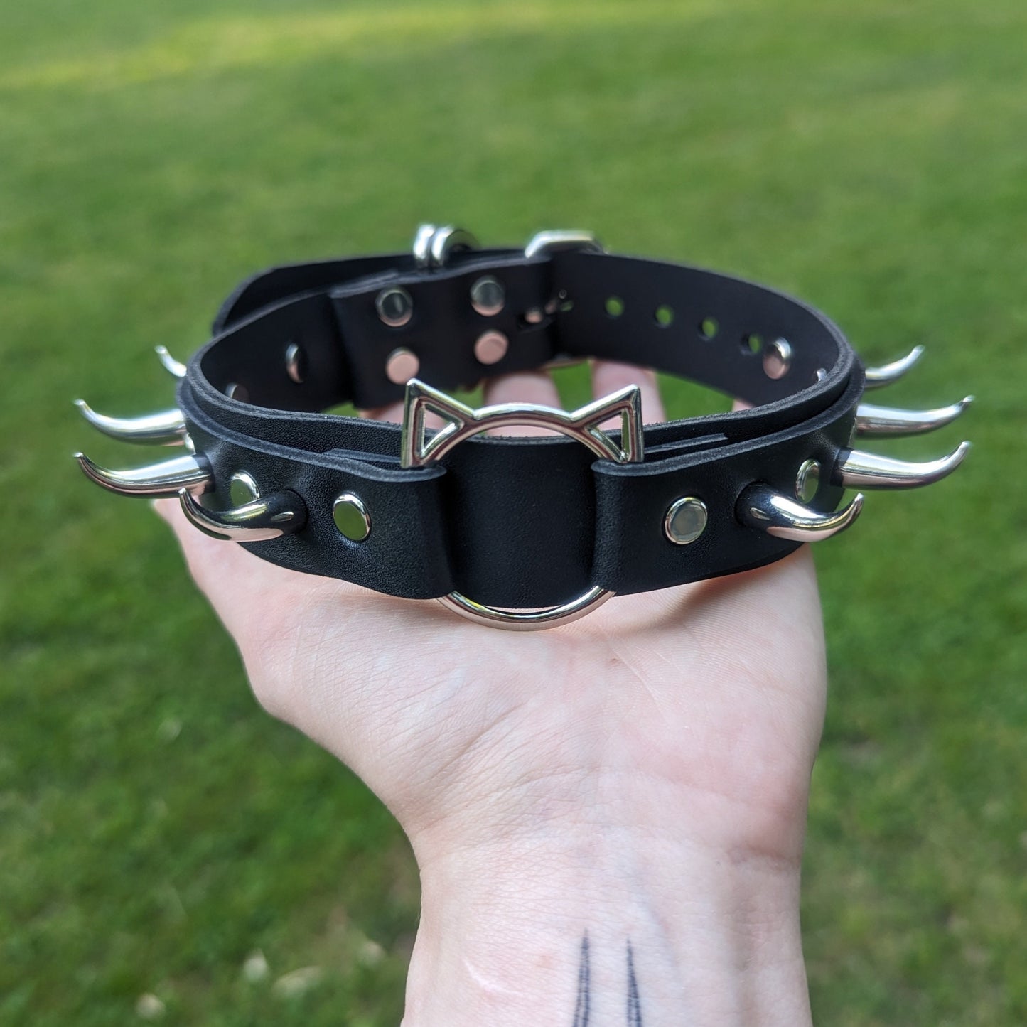 "Claws Out" Collar
