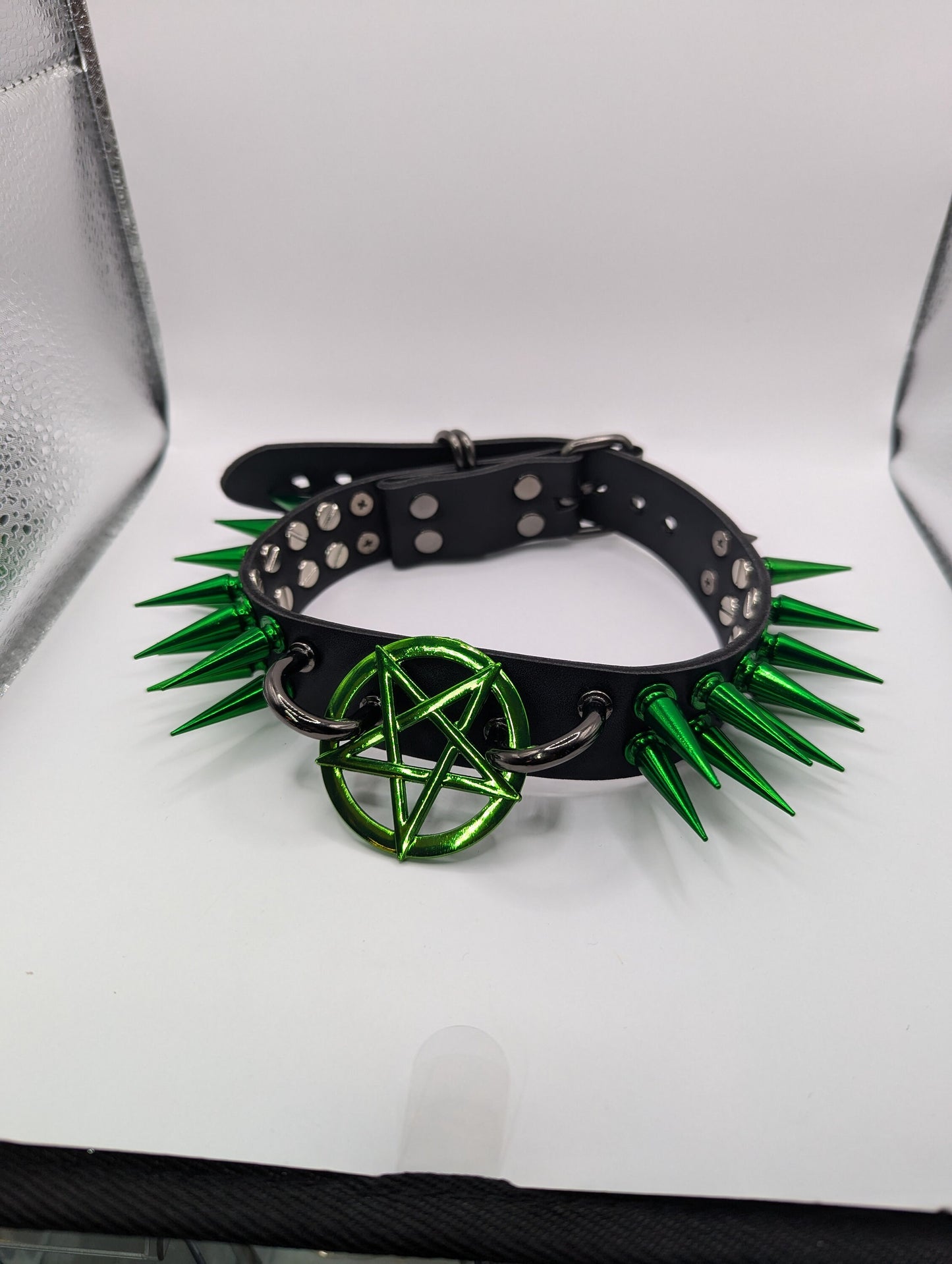 Green Pentagram Choker