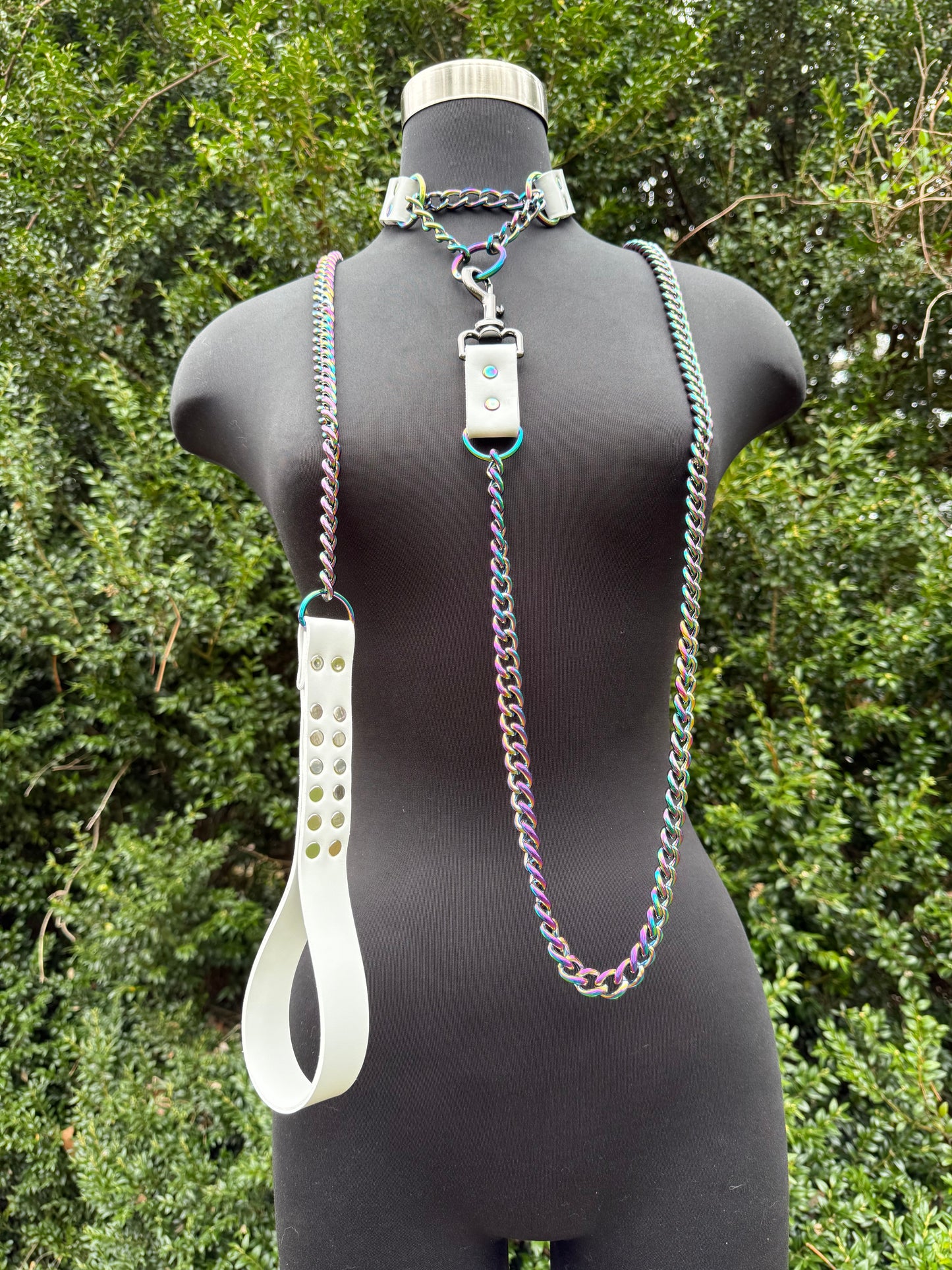 White // Rainbow Chain Leash