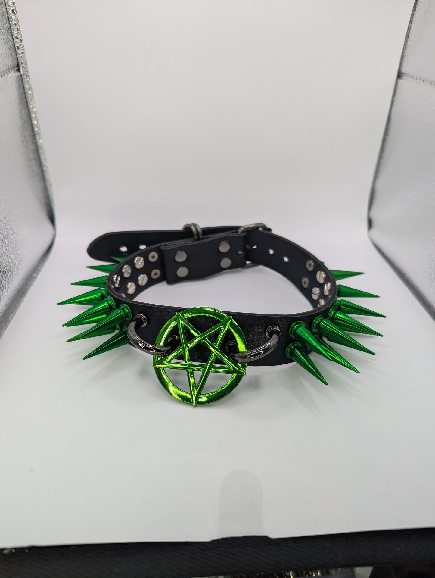 Green Pentagram Choker