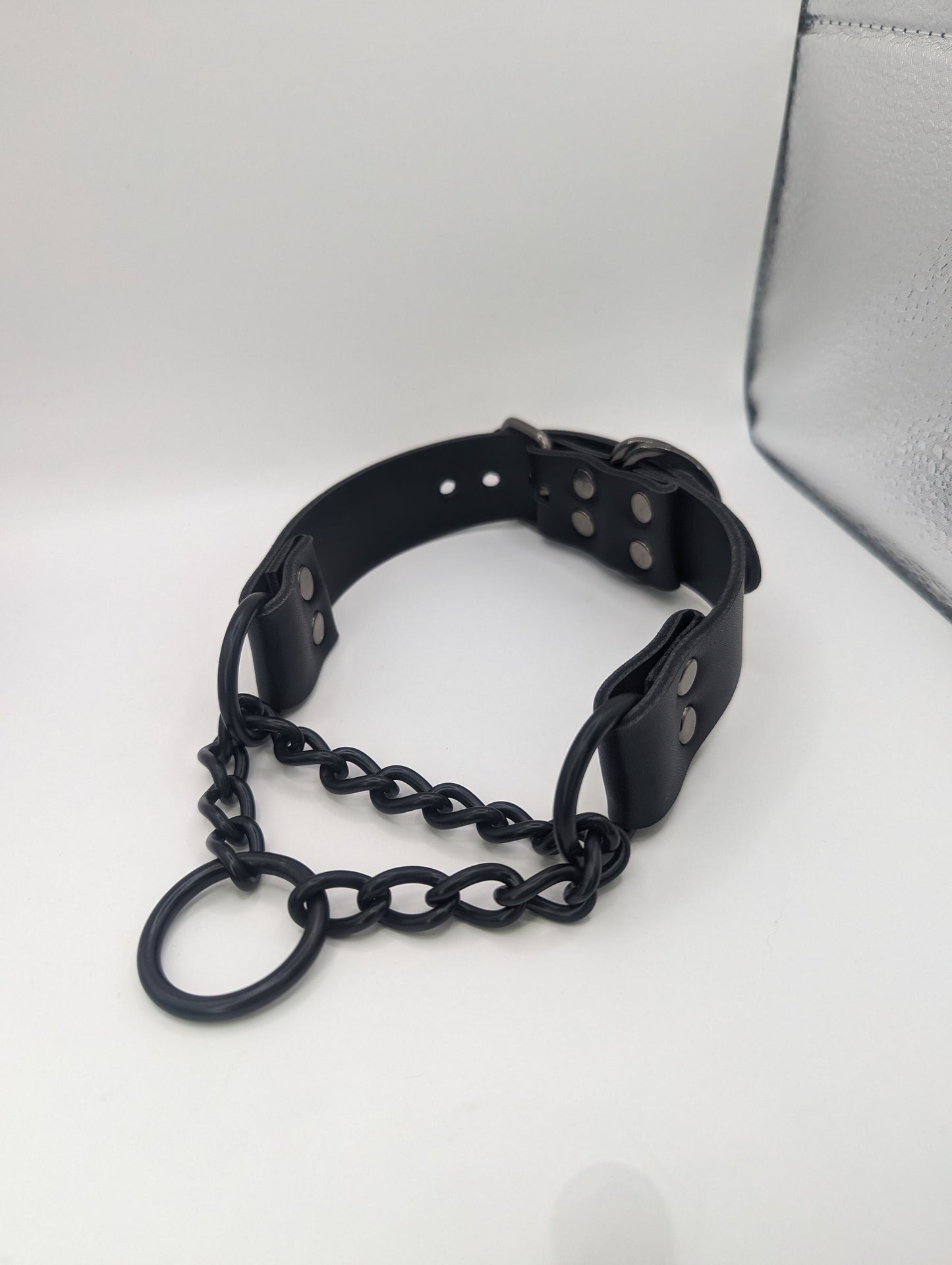 Black Martingale Choker