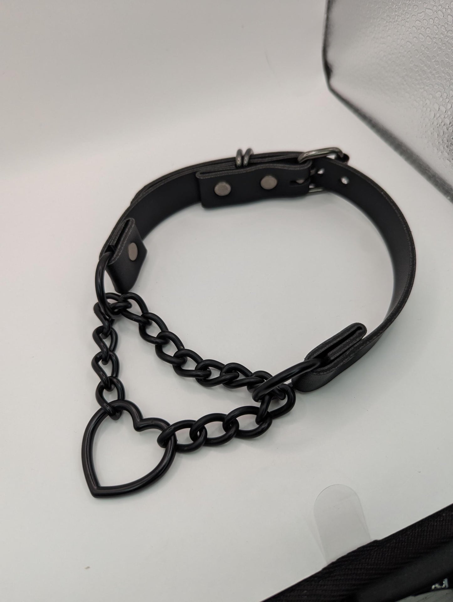 Black Heart Martingale Choker