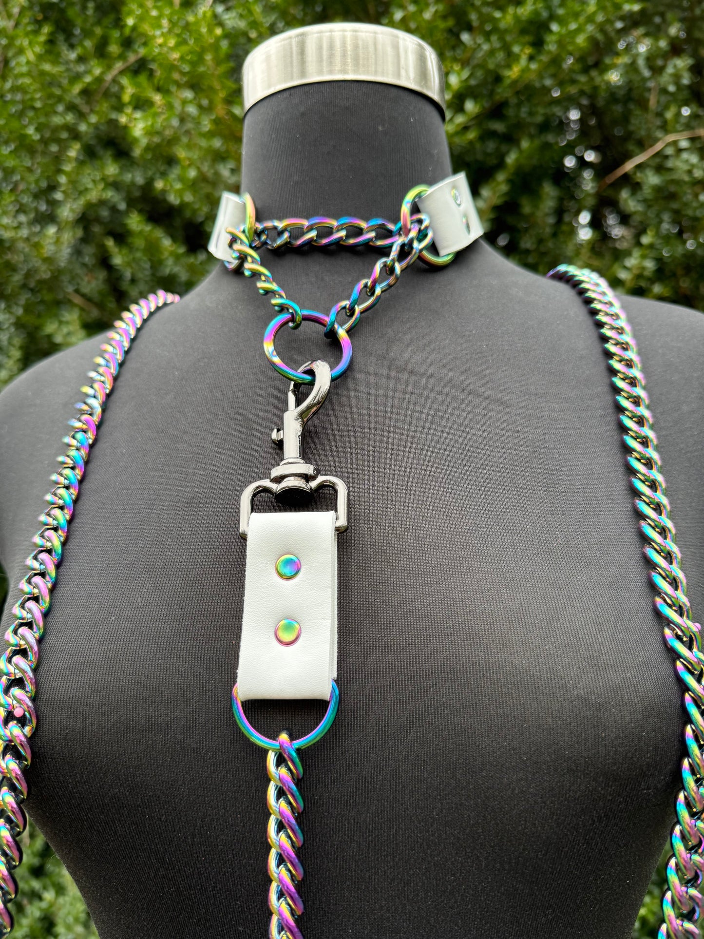 White // Rainbow Chain Leash