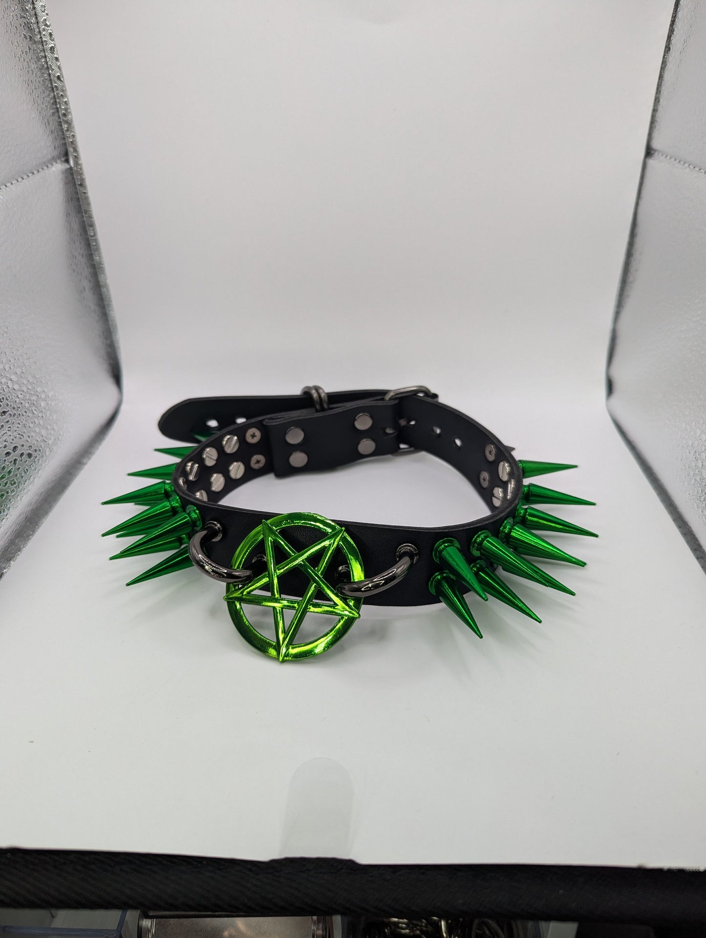 Green Pentagram Choker