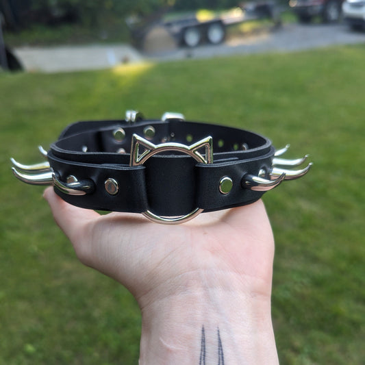 "Claws Out" Collar