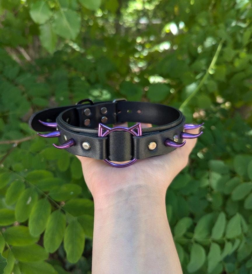 "Claws Out" Collar